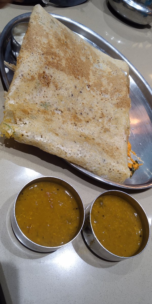 AchuDevTweets's tweet photo. Helloooo tweeps!! 
Today was my bulubulu's bday 😌❤️
#BrookfieldsMall
McD Burger was okayish. 
Juice from #Seasons👌

Day won't end without having dosa 😌 
Rawa Roast (padhamma 😬) from #AnnapoornaRSpuram . Taste wow ❤️ but plating 🥴 https://t.co/yFhfzR0XAb
