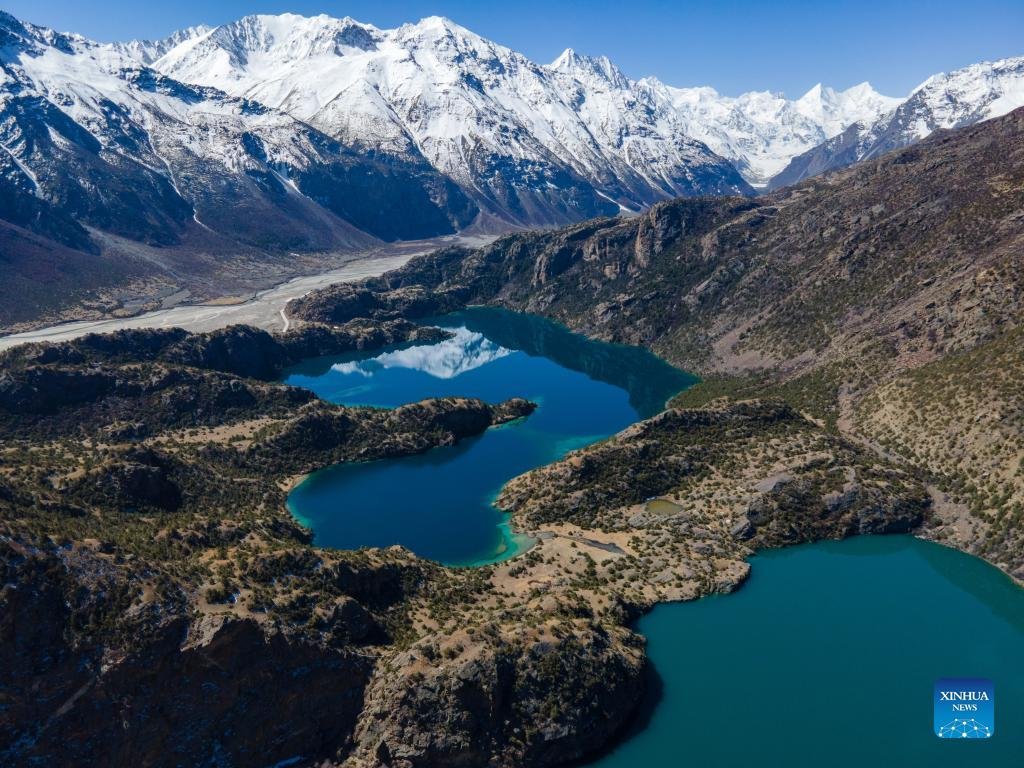 PDChinaLife's tweet photo. The "three-colored lakes" in Banbar County, NW China's Tibet are comprised of three hill-separated ponds which display black, white and yellow colors due to their varying depths and sediments. https://t.co/lzs6WgHk9O