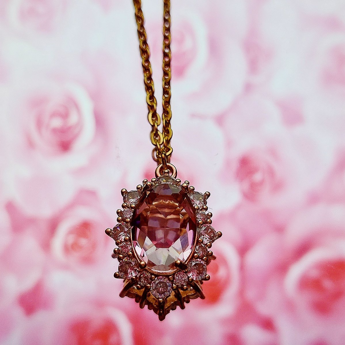 Our Princess necklace is now available! ✨ Only two available! 

moonlightpalace.com/products/princ…