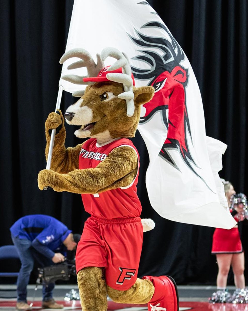 FairfieldStags's tweet photo. A group of alumni and friends has pledged a gift of $2.6 million to @FairfieldU Men's Basketball‼️

➡️ https://t.co/uPrxlUr2Wx

This group will also match up to $300,000 in donations made to @FairfieldMBB by June 30‼️

➡️ https://t.co/TfOoyZceqw

#WeAreStags #StagsLead 🤘🏀 https://t.co/kySDuAC7Eu
