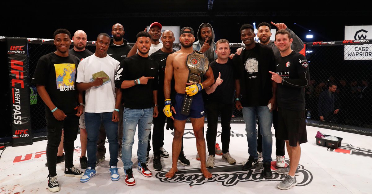 The lads from <a href="/OfficialBWFC/">Bolton Wanderers</a> ⚽️ and <a href="/RidersBball/">Leicester Riders | Basketball</a> 🏀 had @CLDuncan_'s back as he was crowned middleweight champion at #CW136 on Saturday 🤝