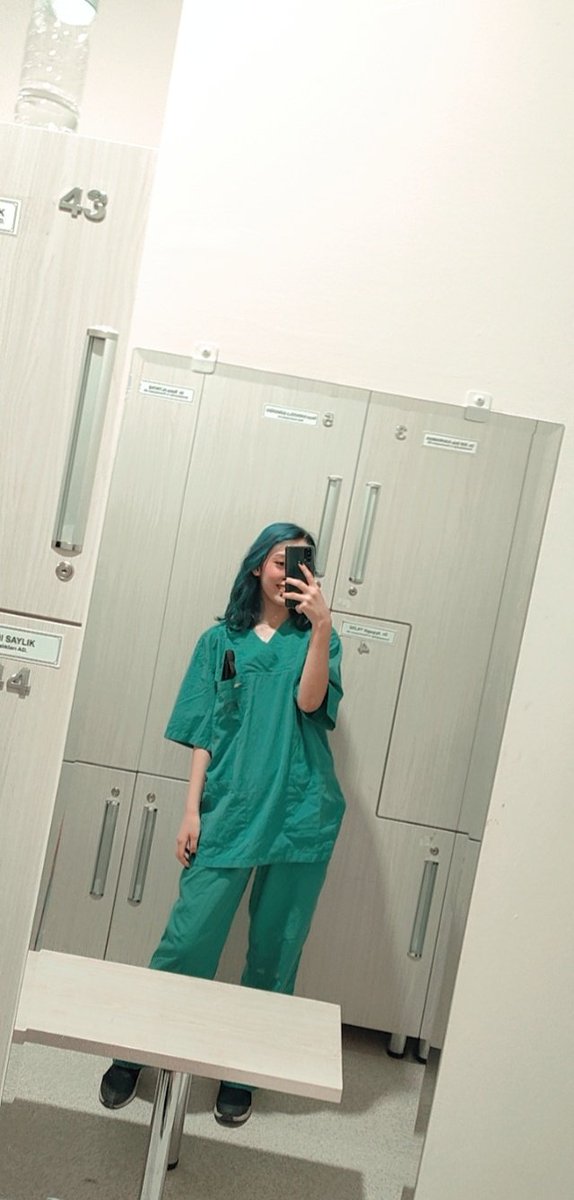 Arkadaşlar.. 👉👈 sey bugun ben ilk defa ameliyata girdim ckseldi ama asistanlae birinci sinif misiniz OHAJOYHOAHHOAHO diye dalga gectiler mlsf gsjsgsjfakacskgsls