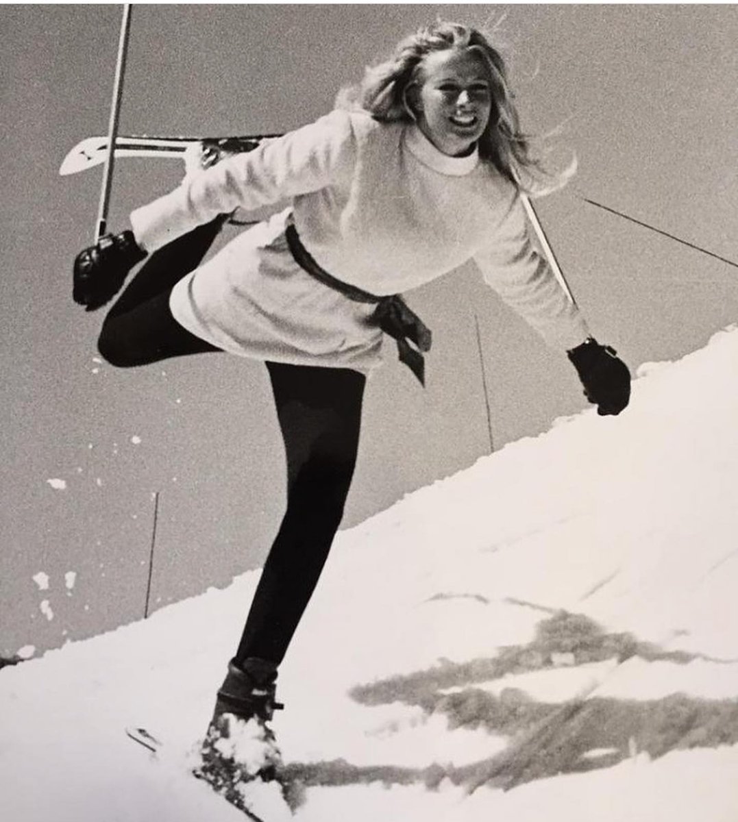 Hitting the slopes with style. ✨
.
Grazie @adkskichairs
.
.
.
#stambecco #stambeccoamaro #maraschinocherry #maraschino #amaro #bittersweet #cocktails #ibex #italianalps