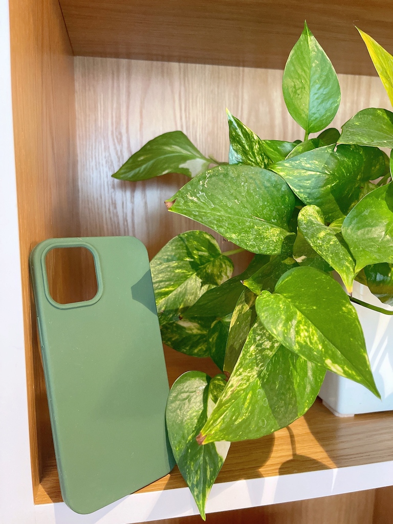 IceSword_us's tweet photo. Did you want to know what the iPhone ones are like? Today we show them to you!! 🥰😍😍.
Silicone covers, with internal plush, this is ideal for protecting the back of your cell phone and not scratching it. 100% protection and perfect fit. https://t.co/MjFwJCZxHb