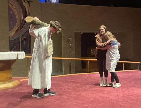 EdgewoodHSMad's tweet photo. EHS Drama students Henry Maes, Will Rosemurgy, Tavis Willox and Aarikka Loken are rehearsing for the Living Stations of the Cross at 7:30 on Friday, April 15, at Queen of Peace! The event will also be live-streamed on the Queen of Peace website.
#EHSFineArts
#EdgewoodHSDrama https://t.co/WJaRmXHTD9