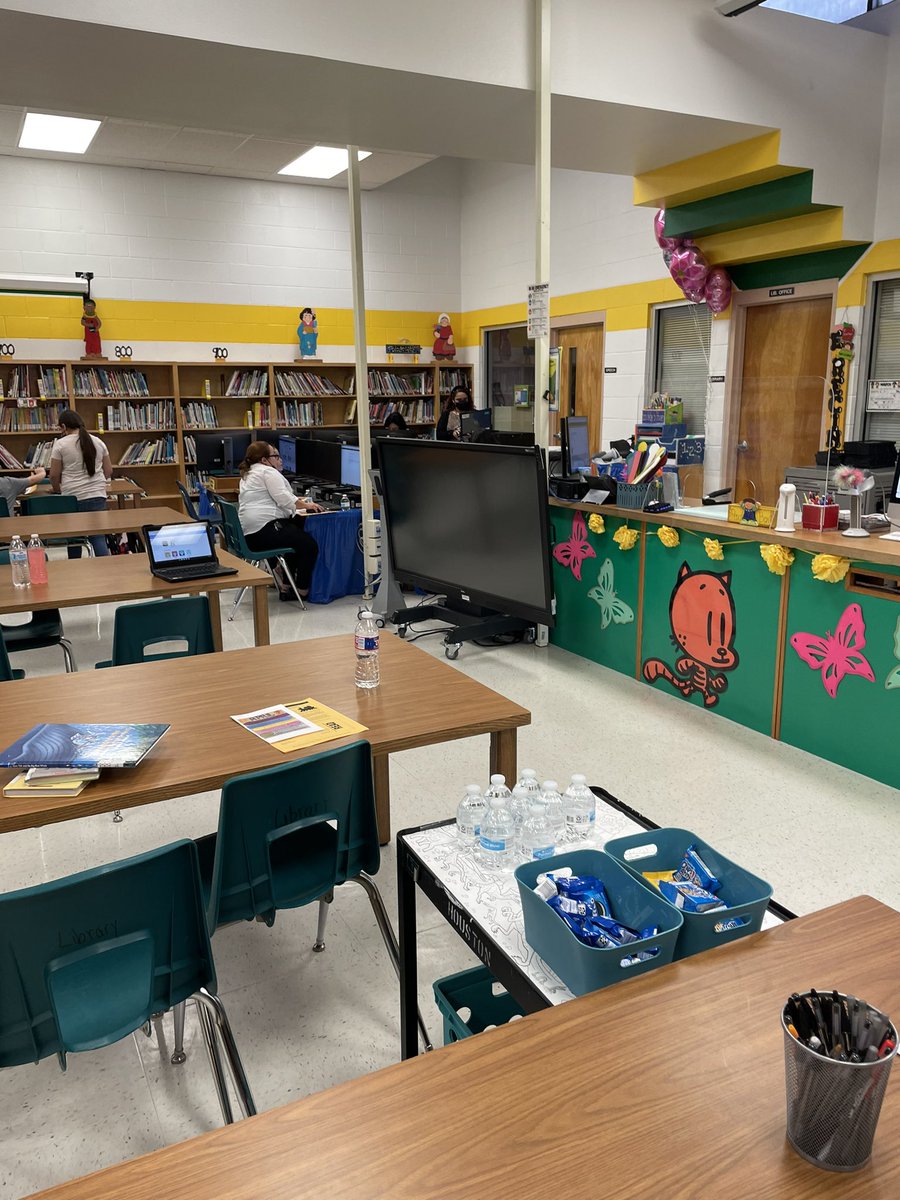 Lane_Vanessa23's tweet photo. Spring into Reading at our Sam Houston Elementary library. Enjoy some family reading time at our open library, this afternoon. We are open til 5pm! #samhoustonelementary #misd #parentandfamilyengagement #NationalLibraryWeek #readingisfun https://t.co/0OByITOEcL