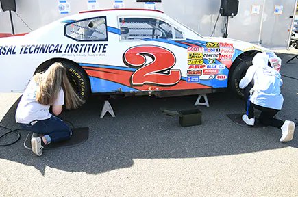 bcsdschools's tweet photo. PHOTOS: Universal Technical Institute brings @NASCAR to Cane Bay High - https://t.co/bYhQQs8oTk #scstemmonth #STEMeducation #chsnews https://t.co/WrmMor0YXm