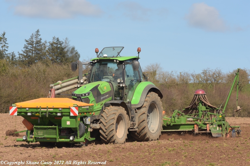 sgcaseyck25's tweet photo. #SpringTillage2022 One of the finds of the season so far. A very impressive drilling set up. Spring Barley being sowed in #NorthCork yesterday.
@Amazone 
#ArableApril https://t.co/143kbtJHte