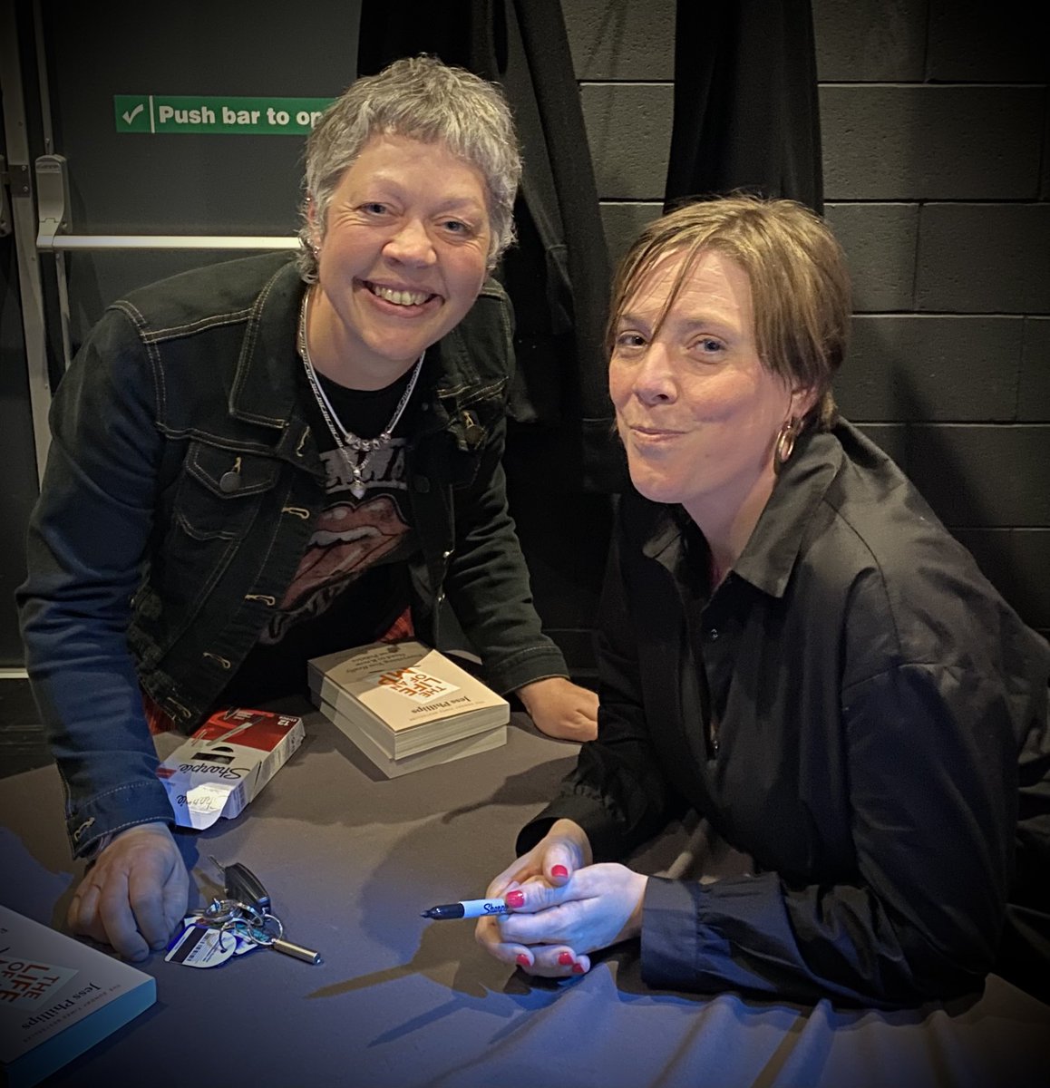 ktsh30's tweet photo. Another @BookaBookshop triumph. Brilliant to meet @jessphillips #bemorejess https://t.co/HMCtD3UoLe