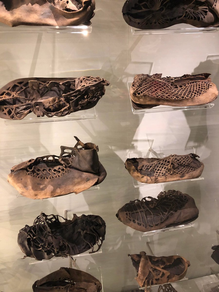 Symmach_'s tweet image. A collection of 1,800 year old Roman leather shoes uncovered at the fort of Vindolanda in Northumberland, England.

📷 u/Stotallytob3r

#Classics #Roman #Britain #Archaeology #History