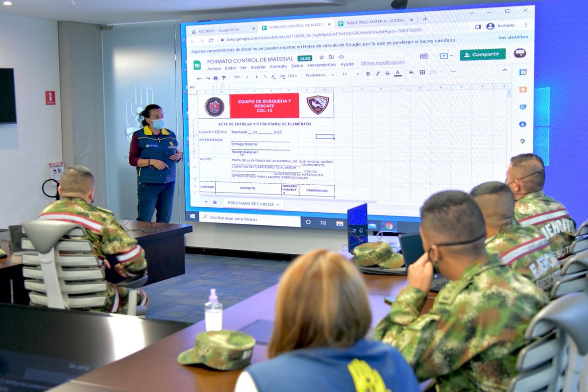 UNGRD's tweet photo. En el marco del Proceso Nacional de Acreditación, el equipo #USARCol13 del @COL_EJERCITO @Ingenieros_EJC, continúa avanzando en su reacreditación como equipo #USAR nivel pesado del #SNGRD. Hoy en la @UNGRD, en cabeza del Programa USAR, haciendo el proceso de revisión documental. https://t.co/Eb1XVkMxD3