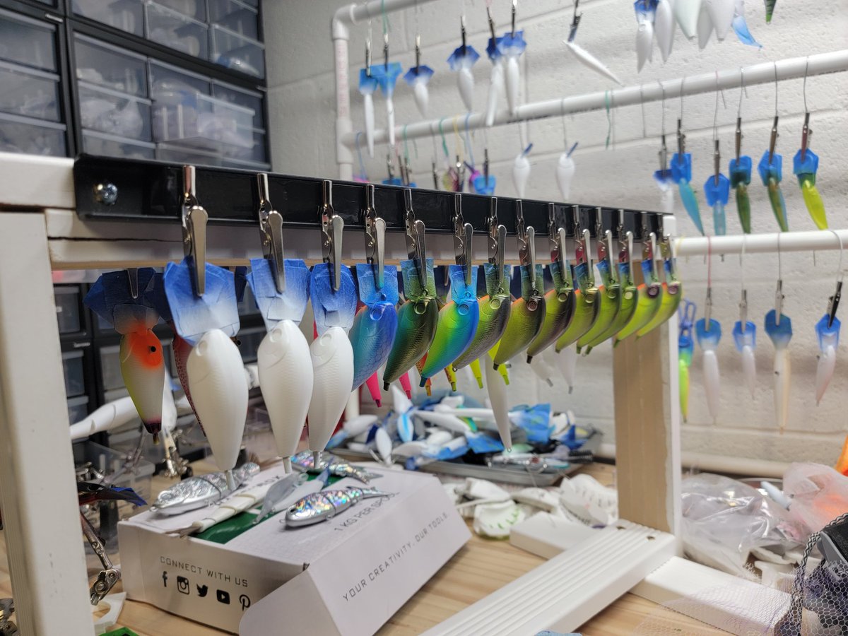 74CustomBaits's tweet photo. Laying some paint. #74custombaits #custompaintedcrankbaits #custompaintedlures https://t.co/5O4BsVUWvQ