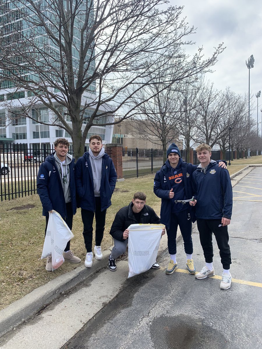 The lads enjoyed helping out with the Campus Clean-Up efforts yesterday. 

We always enjoy giving back to the community any way that we can!

#bethedifference
#giveback
#menforothers