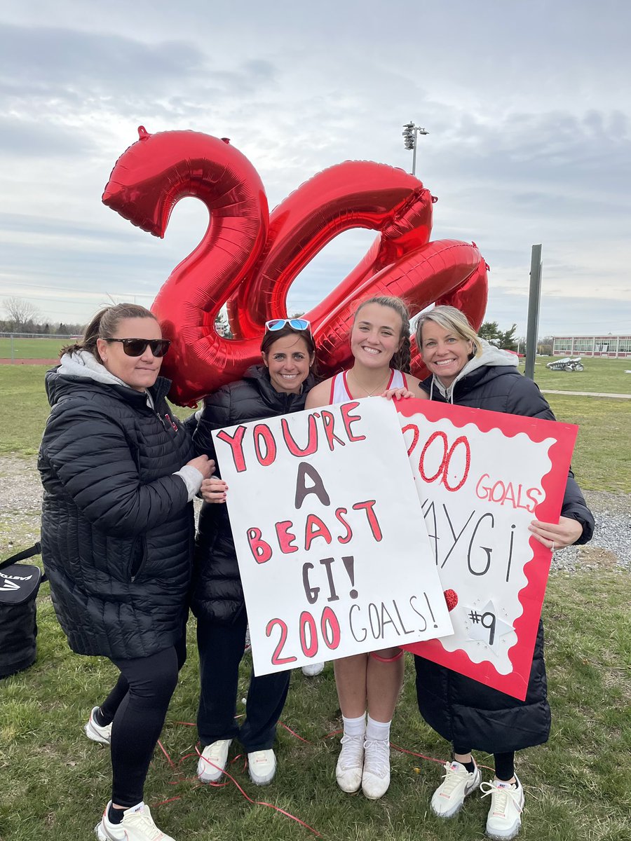 Congratulations to Gianna Monaco on scoring her 200th career goal in today’s game!  We are proud of you!!