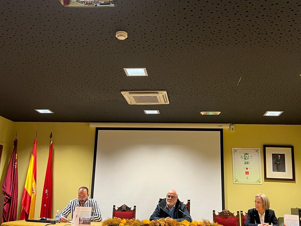 Presentación del libro “La Exposición de Murcia de 1900” de Juan Fernández del Toro en el salón de actos de la Real Academia Alfonso X El Sabio de Murcia. +Info: facebook.com/15088272494038…