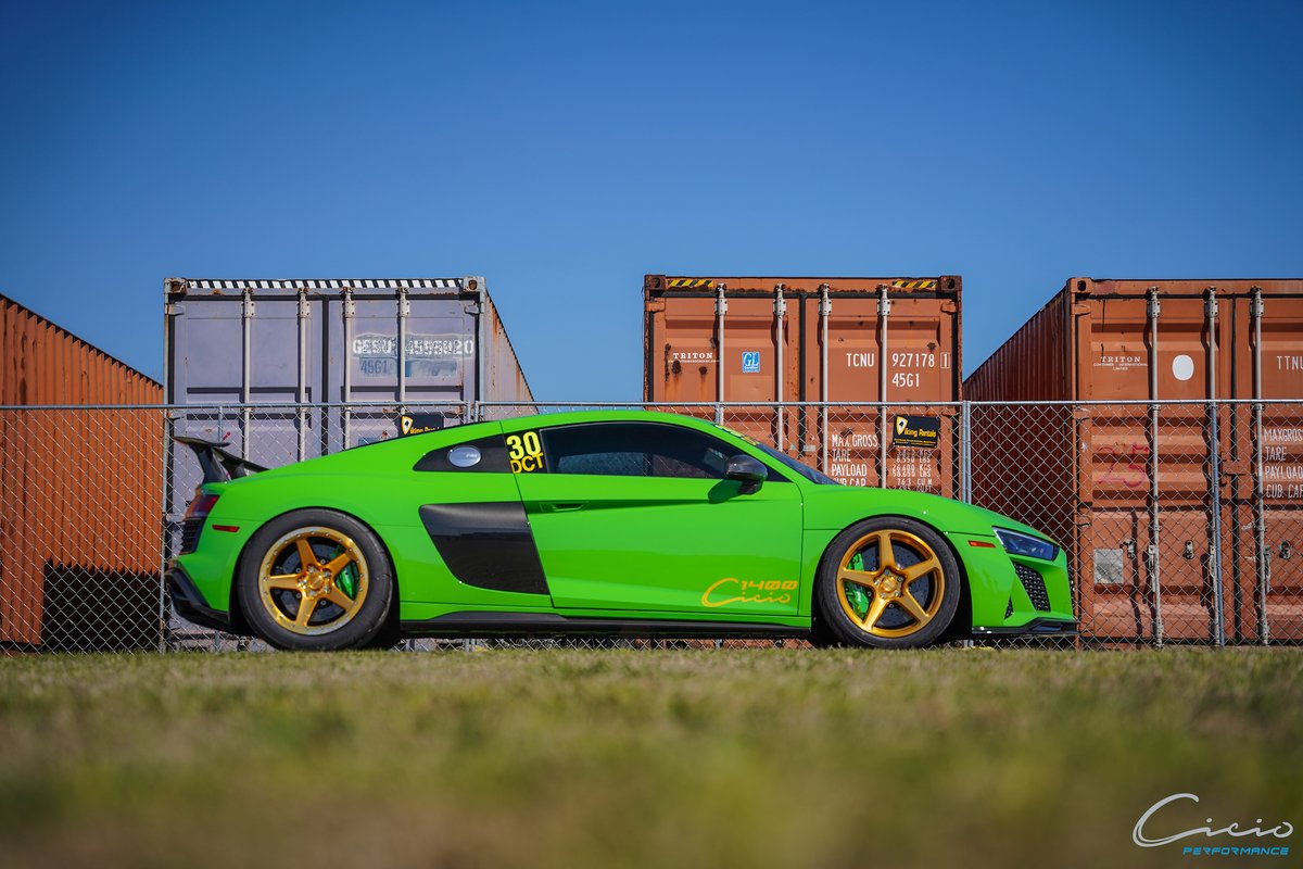ForgelineWheels's tweet photo. Dream makers. #cicioperformance brought the dream of a 1408WHP #audi #r8 to life with #forgeline #CF1RBeadlock! https://t.co/fLQMMlWK5M https://t.co/O0M464Li6o