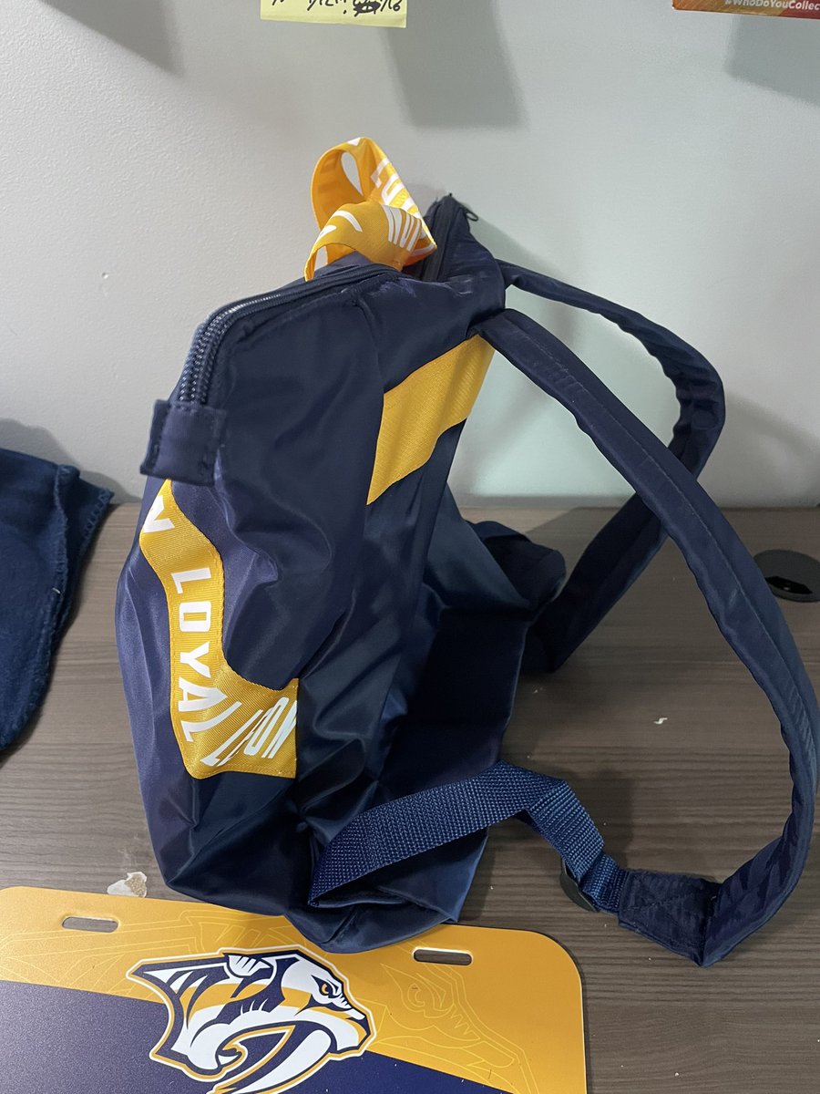 AlexDaugherty1's tweet image. It’s #Preds giveaway time! 

Want to win ALL 5 of these sweet, brand new, never been used #Preds goodies? Just do these two things: 

1️⃣ follow me @AlexDaugherty1 
2️⃣ RT and like this post 

That’s it! Winner will be announced Thursday 4/7 before the OTT game.