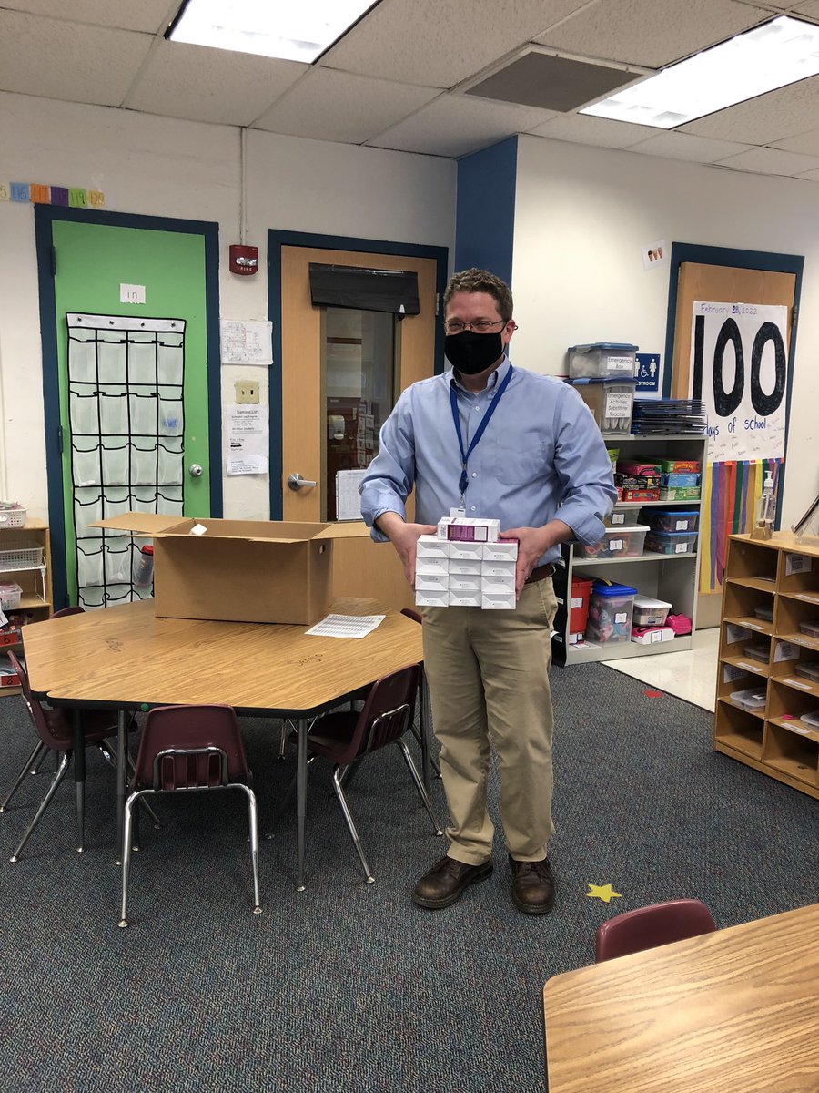 Kindergarten students and teachers appreciate Barrett’s Assistant Principal Mr. Littman            #APWeek #APSAPWeek    #KWBPride <a href="/KWBLittman/">Amin Littman</a>