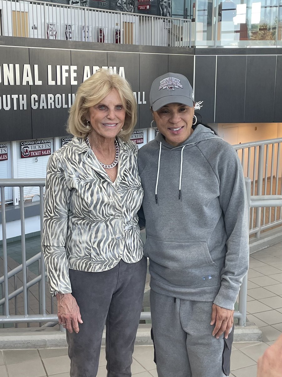 1stLadySC's tweet image. Couldn’t be happier for my friend, her incredible team and staff, and the state of South Carolina. Congratulations! It’s definitely a “Dawnasty”. #NationalChampions