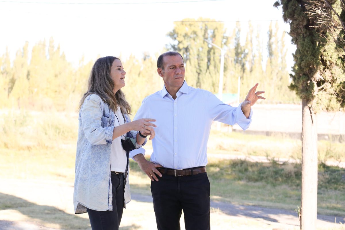 mageferranqn's tweet photo. Esta tarde, junto al gobernador @OmarGutierrezOk y #PatriciaMaistegui de la @Subsemujeresnqn recorrimos los avances de la Casa Integral de las Mujeres "Mayka e Ivana Rosales" en Plottier.
Con el sistema constructivo de #Corfone en meses estaremos inaugurando la primera etapa. https://t.co/Z6fXsSyEr6