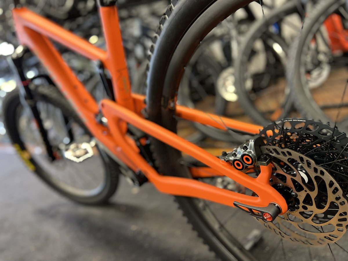 rideawaybikestx's tweet photo. #happycustomer #rideawaybicycles #santacruzhightower #santacruzbicycles https://t.co/BRiVclD0y2