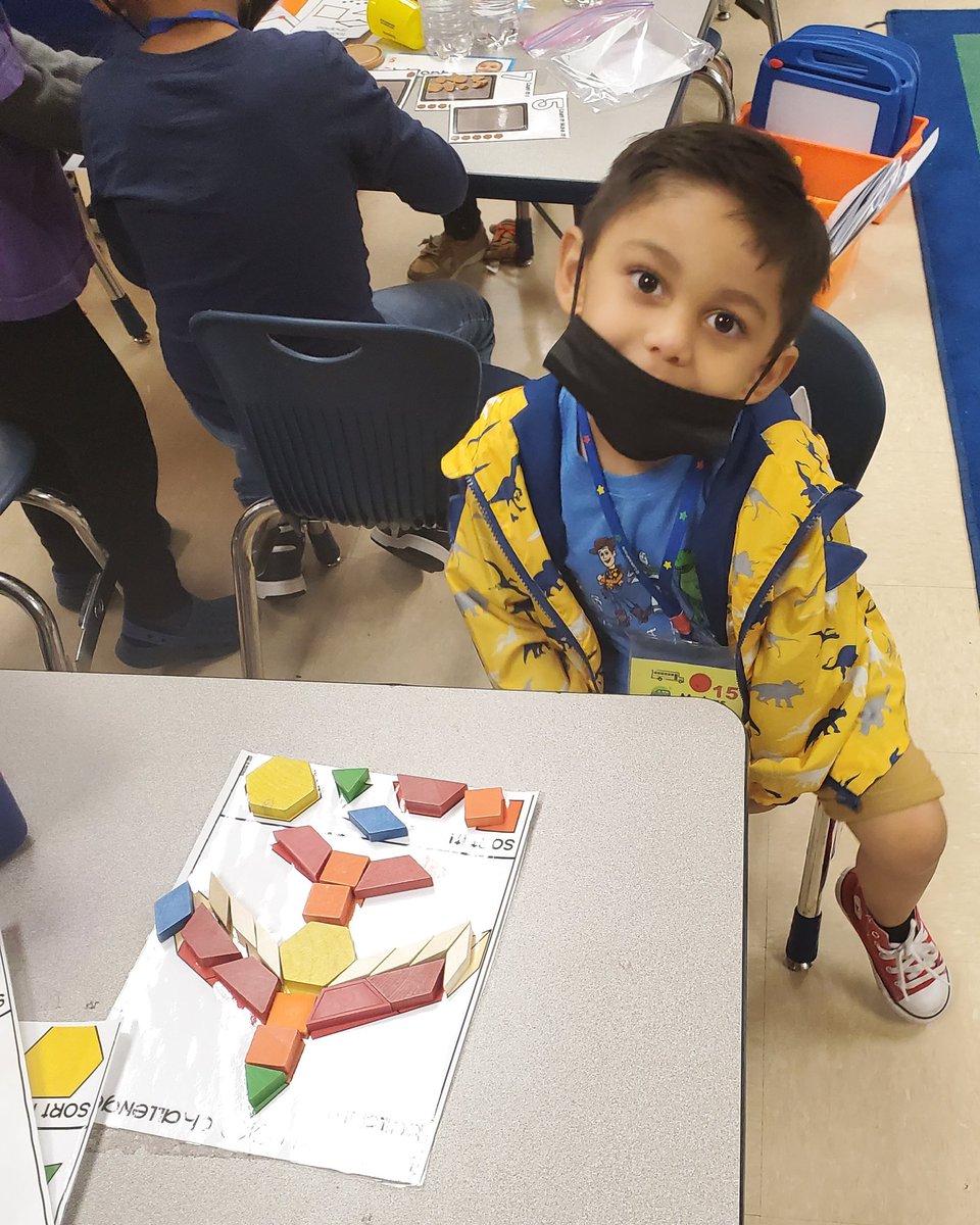 pandulce71's tweet photo. Children busy at work with new 
math workstations.@mnevarezsolis @FARIASECC https://t.co/OU5dSQWAVr