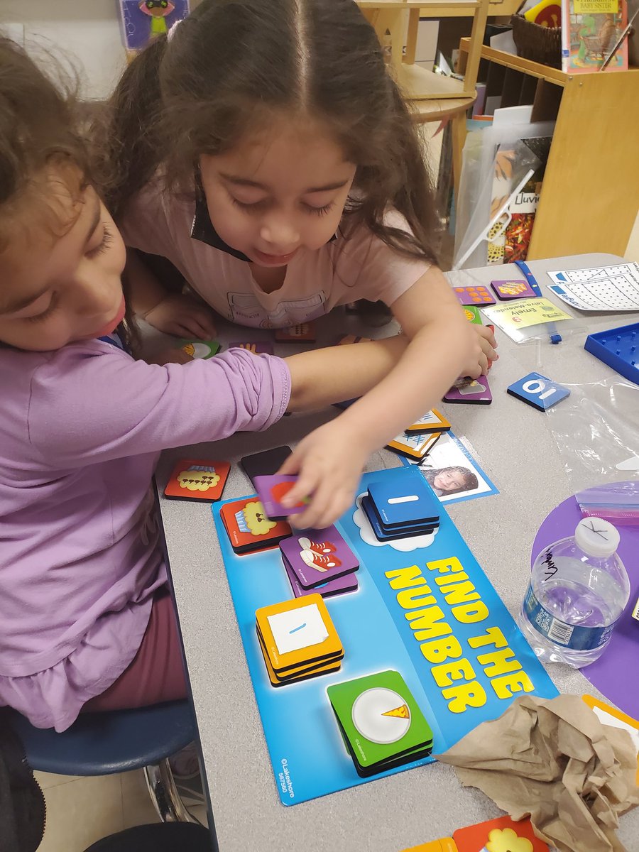 pandulce71's tweet photo. Children busy at work with new 
math workstations.@mnevarezsolis @FARIASECC https://t.co/OU5dSQWAVr