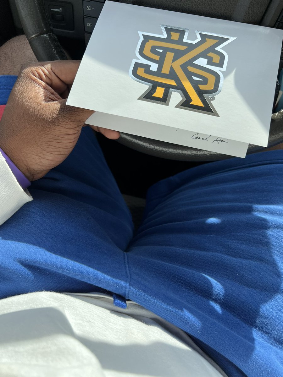 Love coming home to hand written letters!!! Appreciate the love from <a href="/kennesawstfb/">Kennesaw State Football</a> ⚫️🟡 <a href="/CoachGregHarris/">Greg Harris</a> <a href="/Coach_Burks/">Chandler Burks</a> <a href="/HighSchoolBlitz/">High School Blitz</a>