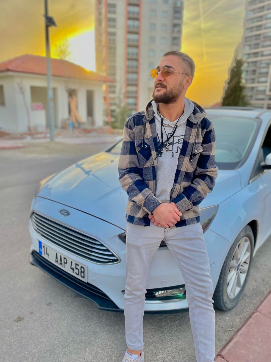 Li vê welatî yên dıkenın  dûkıjın  were em bı hêv ra bıkenın🕊️🕊️