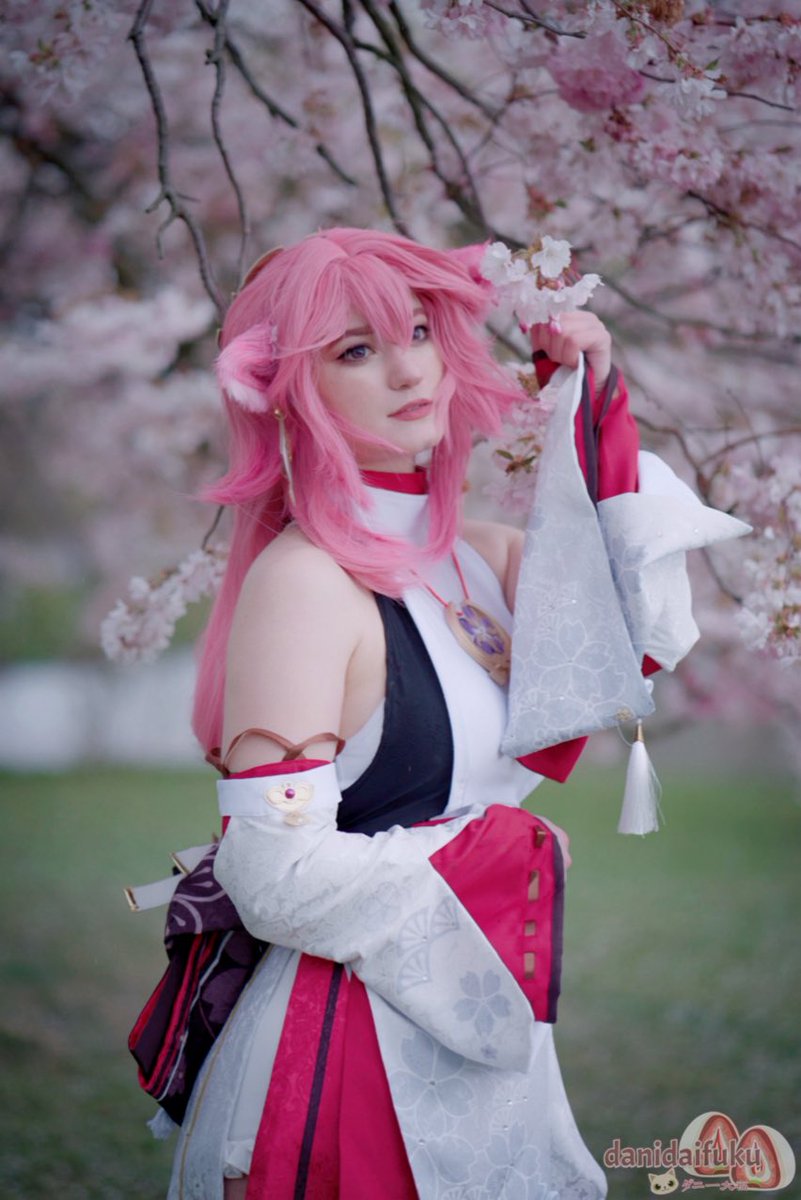 first edit of my #yaemiko #cosplay 💗 
from #原神 #GenshinImpact 

photo is by  <a href="/Faketuan1/">Finn</a> ✨