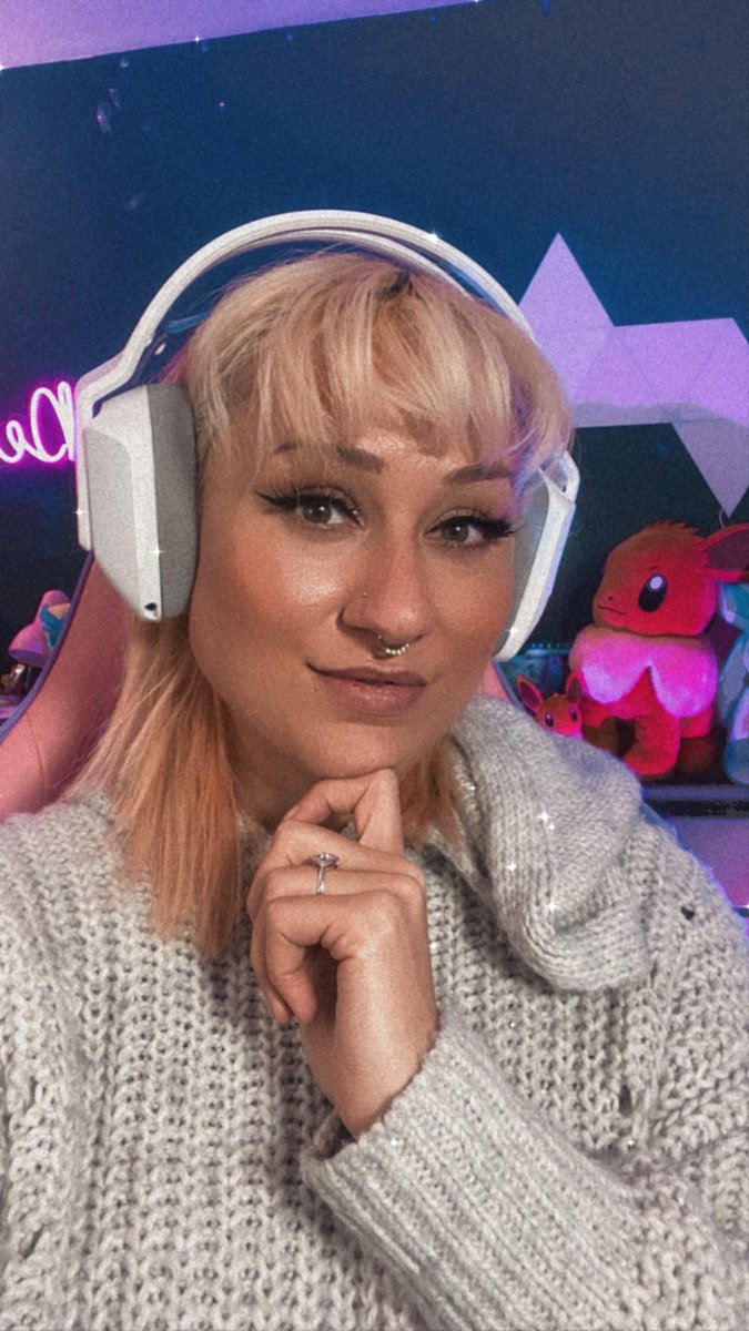 Playing more Kirby after this whirlwind of a day! Come hang

Twitch.tv/Denimblonde 

#twitchtv #girlgamer