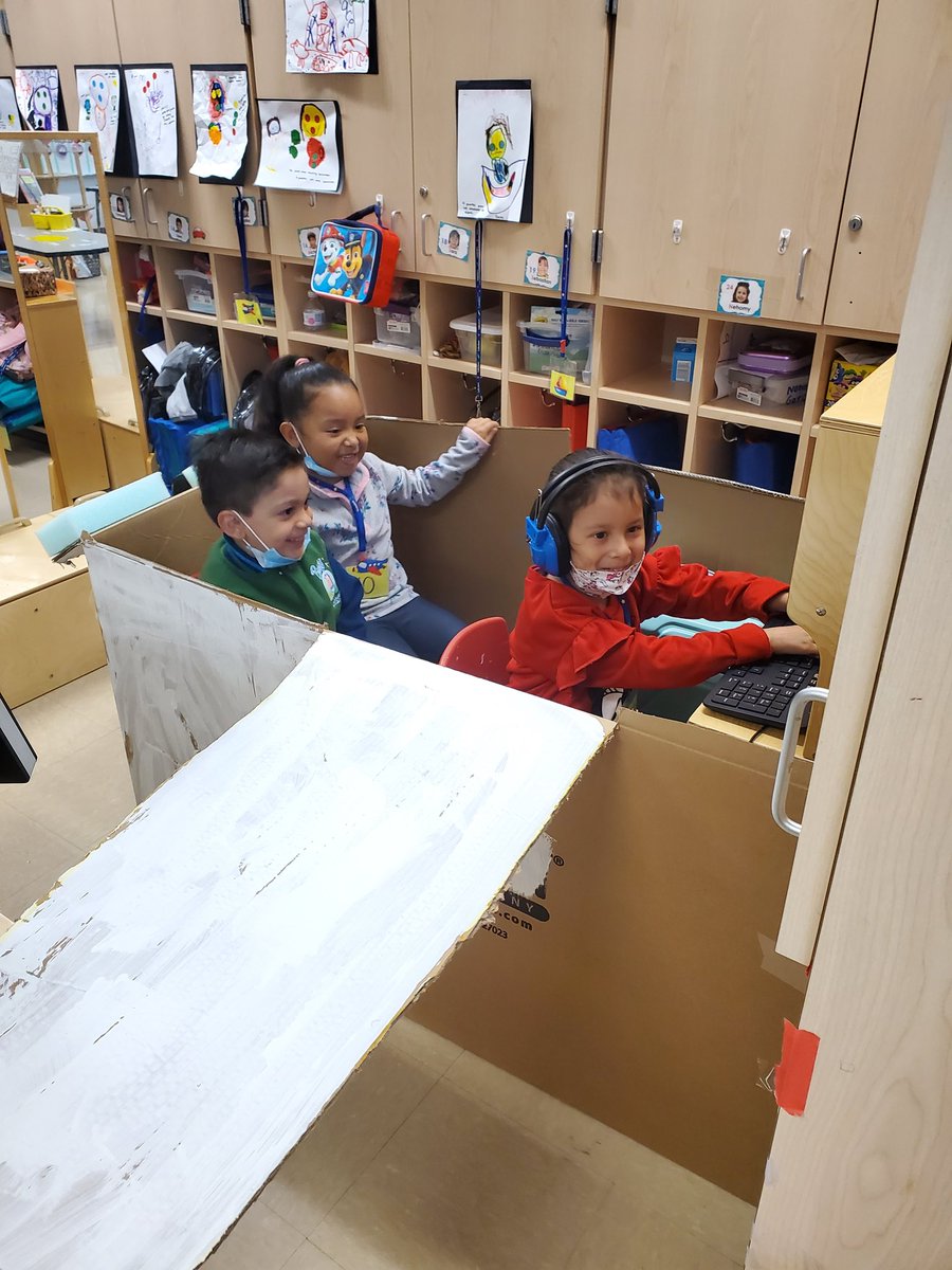 pandulce71's tweet photo. Our little ones are learning about transportation through intentional play activities in the blocks "una torre para el helicoptero" and dramatic play "vamos a Disney" during our literacy  workstations. @mnevarezsolis @FARIASECC https://t.co/tINn1JVKSo