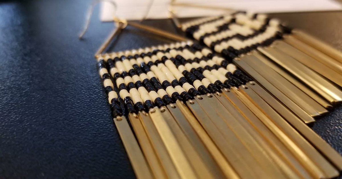 WalkingInAustin's tweet image. Thank you, @huckleberrywoman for the beautiful earrings!

#NativeMade 
#BuyNative
#SupportNative