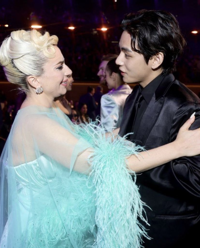 defendTH's tweet photo. #INSTAGRAM | Taehyung agregó una nueva publicación 

🐯: Mi reina del jazz es @/ladygaga

📎 https://t.co/dMyD8n4ktS https://t.co/tuQONv0Bdu