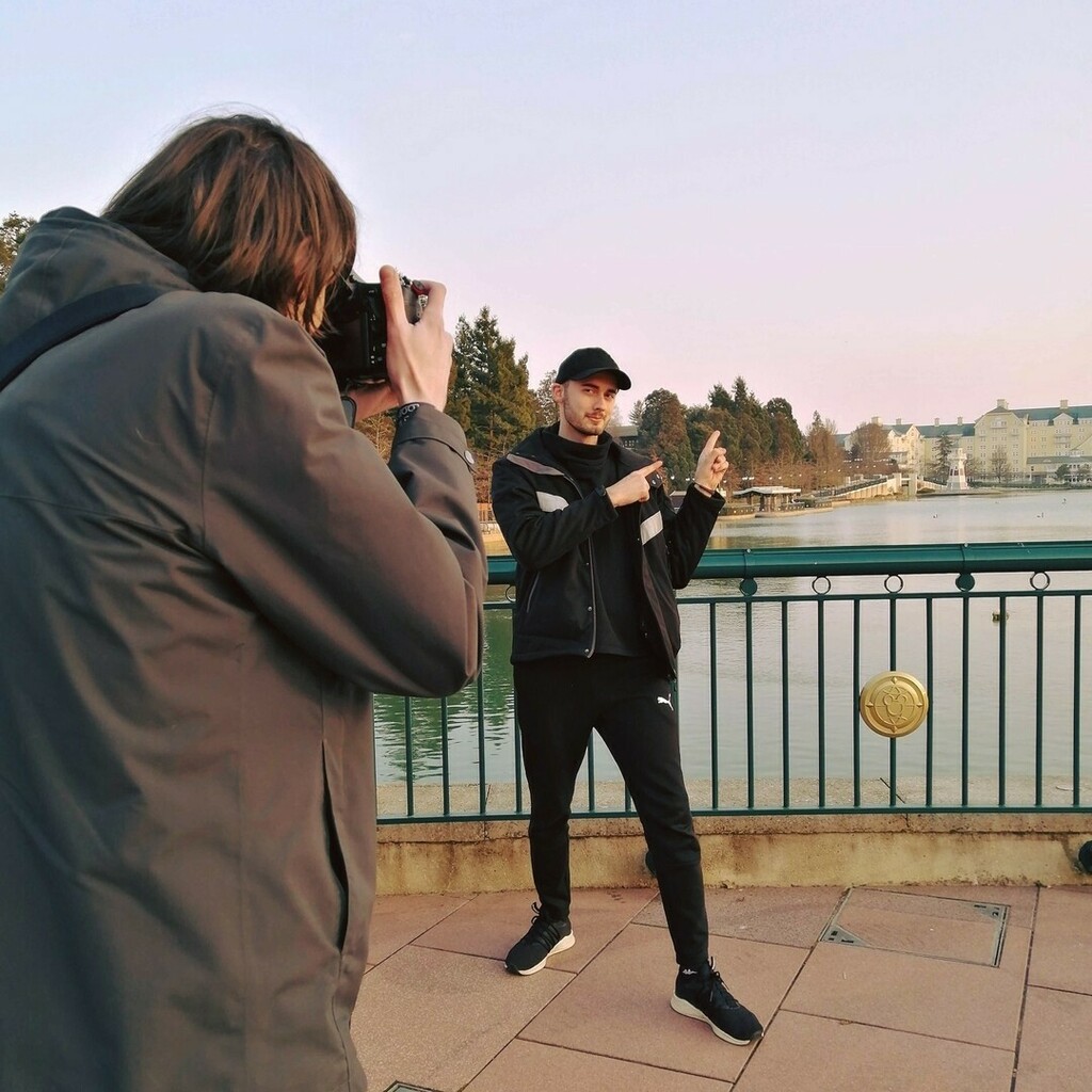 LoopnFR's tweet photo. [A la découverte de Loop'n]

Sylvain vient de rejoindre la team Loop'n. On en profite pour faire quelques photos 😃

#themepark #parcattraction #attractionpark #loopn  #parkaddict #fun #application #app #amusmentpark #profile #photo #pictures https://t.co/6MrEBfryki https://t.co/73qpVvBPYU