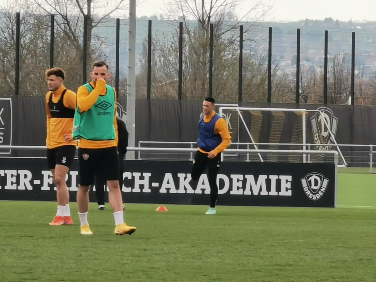 Jeddmas's tweet photo. Wieder eine gute Nachricht aus dem Lazarett: #Vlachodimos wieder im Mannschaftstraining. Auch #Fein, #Weihrauch und #Borrello zurück. #Knipping und #Becker nur Zuschauer, kein Corona. #sgd1953 https://t.co/vDJ66OqkJf