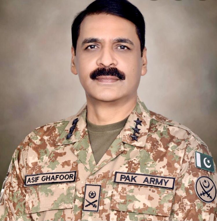 Afzalkhan290's tweet photo. موجودہ ملكی حالات میں سر بہت یاد آرہا ہے 
سر کا  اپنا ہی لیول ہے جب بولتا تھا تو دشمن کی چیخیں نکل آتی تھی۔
Miss u sir
@peaceforchange
💖🇵🇰💞 https://t.co/H7bBd0qroZ