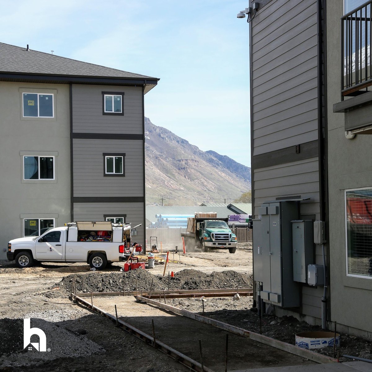 HomeaidUtah's tweet image. One day closer to opening the doors at the Food and Care Coalition&apos;s Candlelight Villas. Thank you Woodside Homes for joining us for construction cleaning this past Friday.

photos by: @rfpphoto 

#collaborateforsuccess