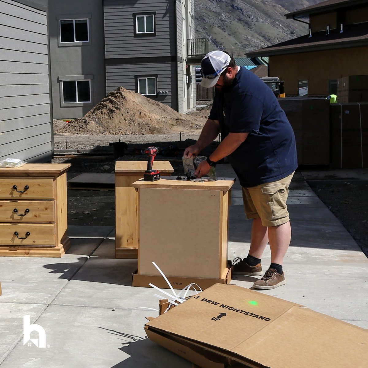 HomeaidUtah's tweet image. One day closer to opening the doors at the Food and Care Coalition&apos;s Candlelight Villas. Thank you Woodside Homes for joining us for construction cleaning this past Friday.

photos by: @rfpphoto 

#collaborateforsuccess
