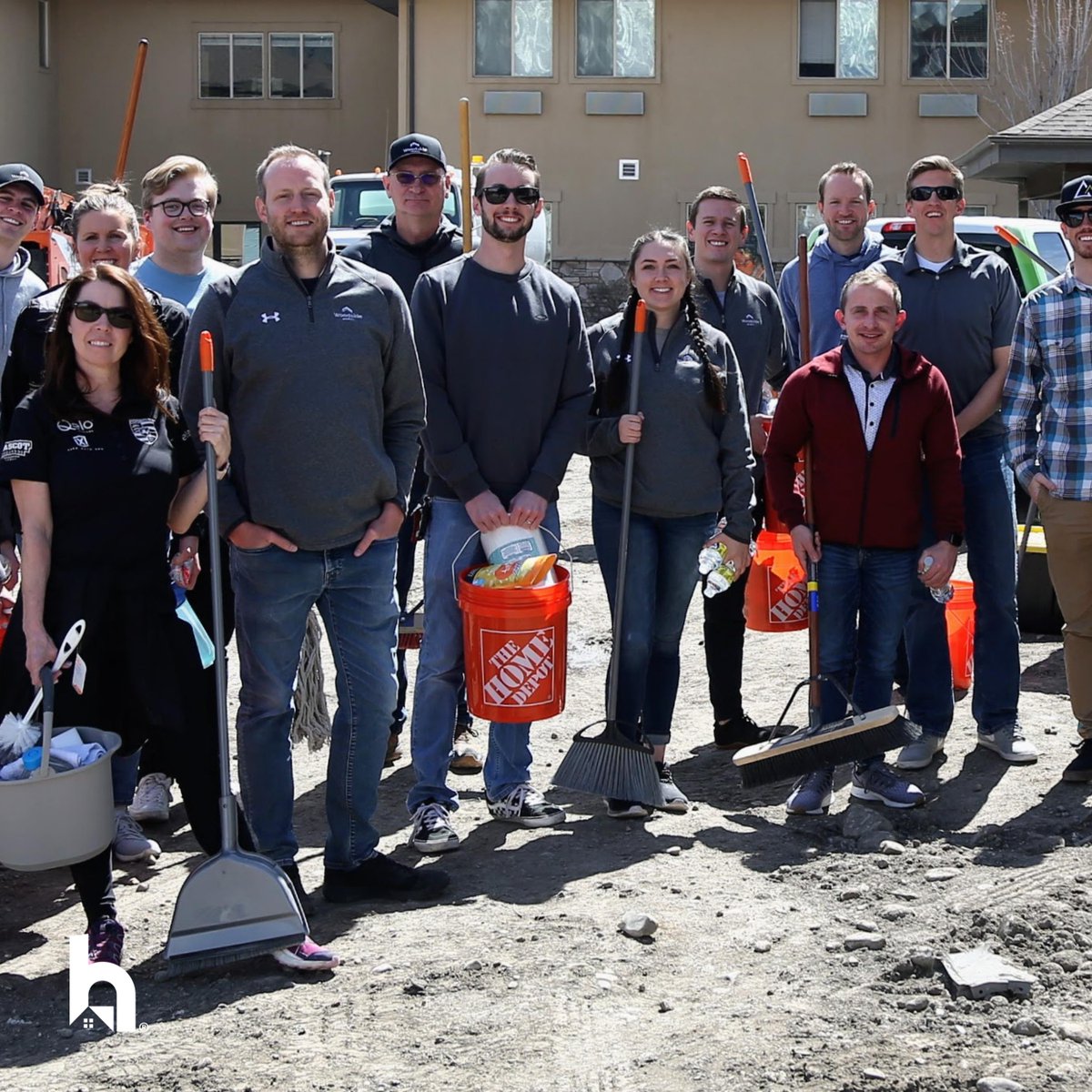 HomeaidUtah's tweet image. One day closer to opening the doors at the Food and Care Coalition&apos;s Candlelight Villas. Thank you Woodside Homes for joining us for construction cleaning this past Friday.

photos by: @rfpphoto 

#collaborateforsuccess
