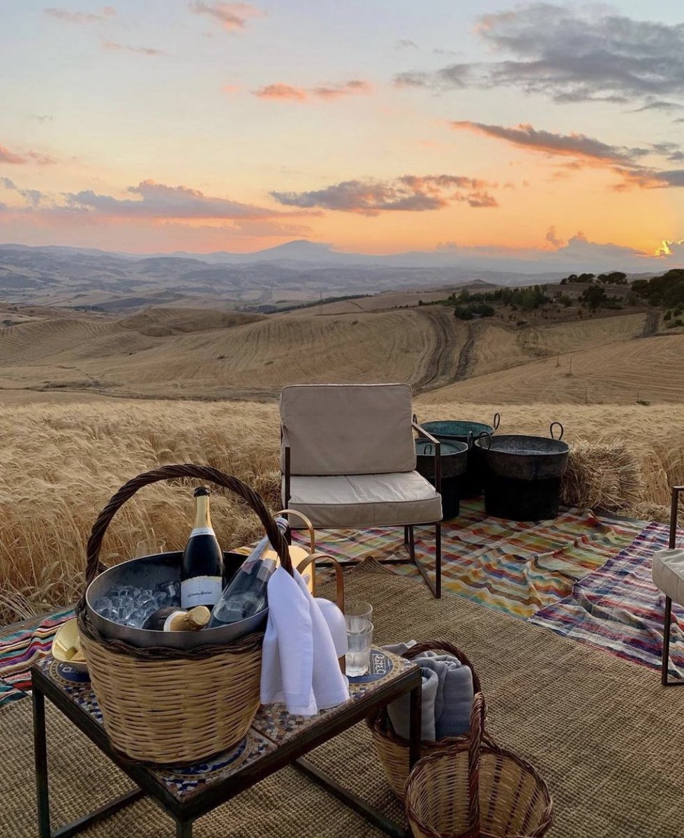 tmbIrpics's tweet photo. Sweet picnic with sunset 🌅 https://t.co/cFcyLf2Vni