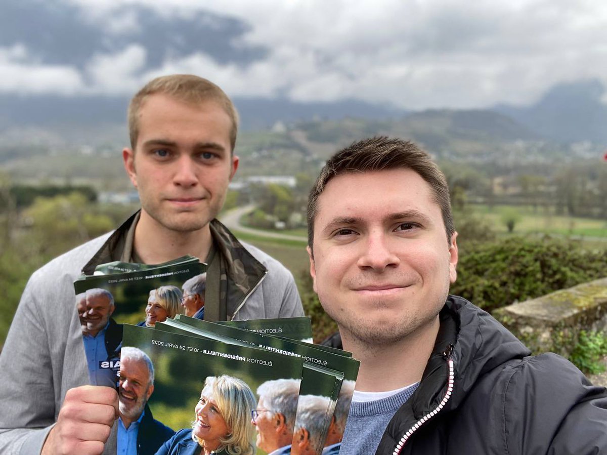 M_Dauchy's tweet photo. Tractage des @JeunesMarine73 sur la #Ravoire et #Myans 🚀 

🗳 Les 10 et 24 avril, un seul choix : #MarinePresidente ! 🇫🇷

Si le peuple vote, le peuple gagne ! 
👉🏻 #DimancheJeVoteMarine 

#DynamiqueMarine #Savoie 
#SansLui #AvecMarine https://t.co/vWpOL9CVMh