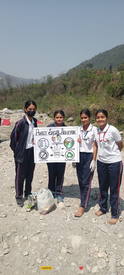 nccsgrru's tweet photo. Cadets cleaned the river on the occasion of National Maritime day 
@HQ_DG_NCC @BhoomiYouth https://t.co/qxY7XarPuS