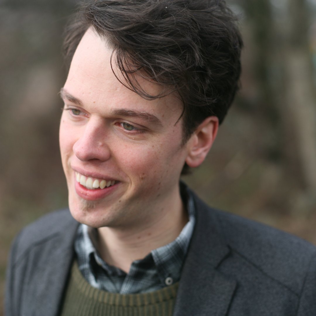 chorleoni's tweet photo. Meet Chris Sivak, one of next season’s Canadian Choral Composition Competition (C/4) finalists! We are honoured to partner with him and commission him for a new work which will premiere throughout our 2022-23 season.
🧵

#TTBB #ChorLeoni #CanadianComposers #CanadianMusic https://t.co/QmTbULc419