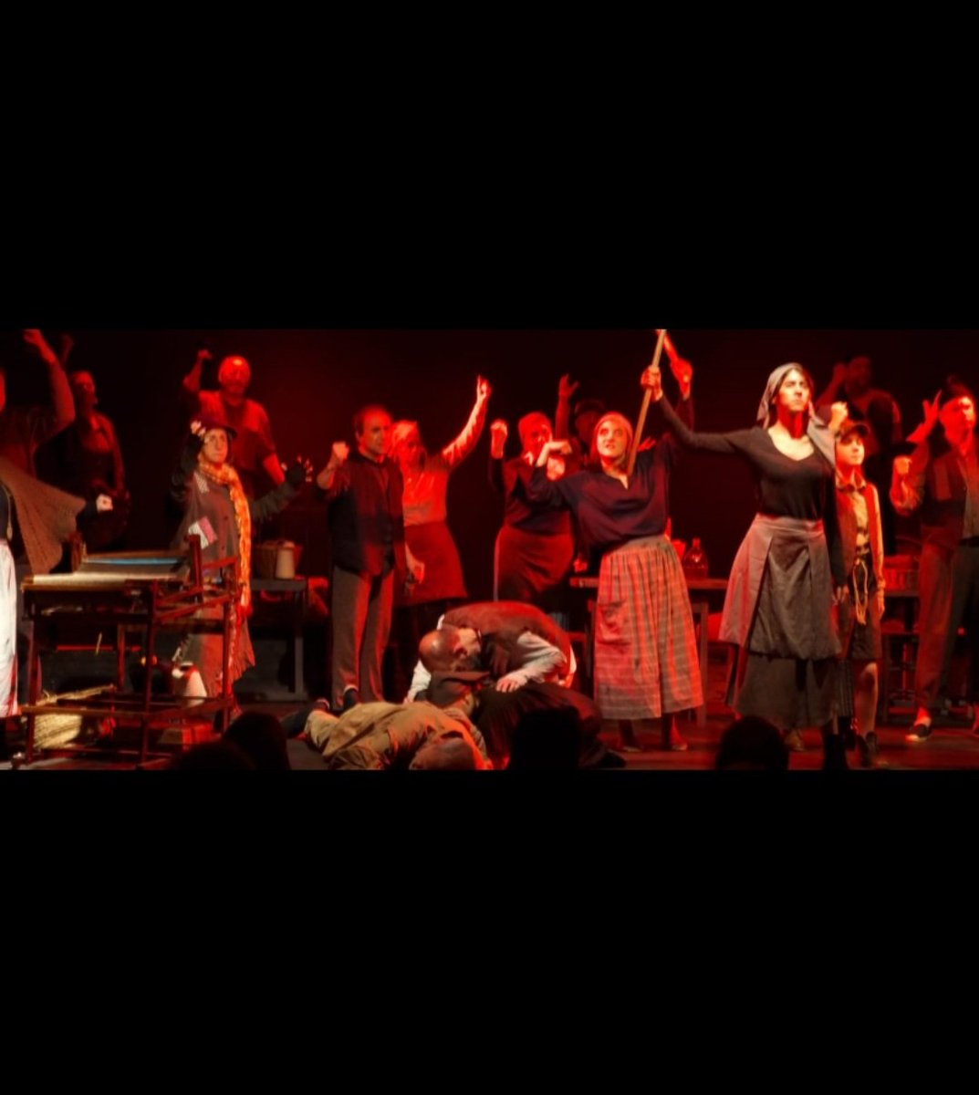 Ahir diumenge omplint i celebrant l'última funció al #TeatreLaBàscula "Els Teixidors", dins les activitats de que proposem a l'<a href="/AssocCultJxSbd/">AssociacioCulturalJuntsxSbd</a>
Vam comptar amb la presència dels nostres regidors, coordinadora i companys del grup.
Gràcies a tots! Seguim recolzant la cultura!