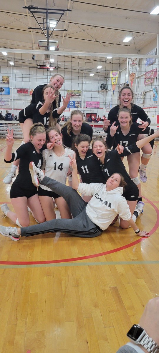 lawillis1978's tweet photo. I had the honor of coaching these crazy, fun, loving young ladies this club season. It was a BLAST! I love these girls like they are my own. We all grew so much. Thank you ladies for a great season &amp; thank you to @ClubIowa for the opportunity. #LetsGo https://t.co/MZ3Wq30Kpp