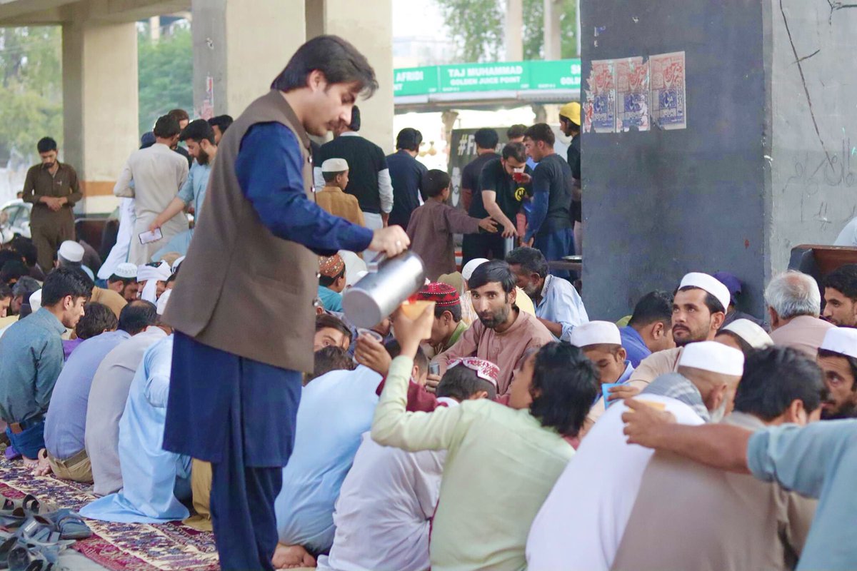 UsamaKhanMarwat's tweet photo. 2nd Aftari 2022

ALHUMDULILLAH 
Fixit KP/Peshawar arrange another public Dastarkhwan at Saddar, Peshawar.
JAZAKALLAH to everyone who help in this cause to our volunteers and donors.

#Fixit #ramazandastarkhwan #Aftari #poorpeople #FixitPeshawar https://t.co/QXIRXZRFWz