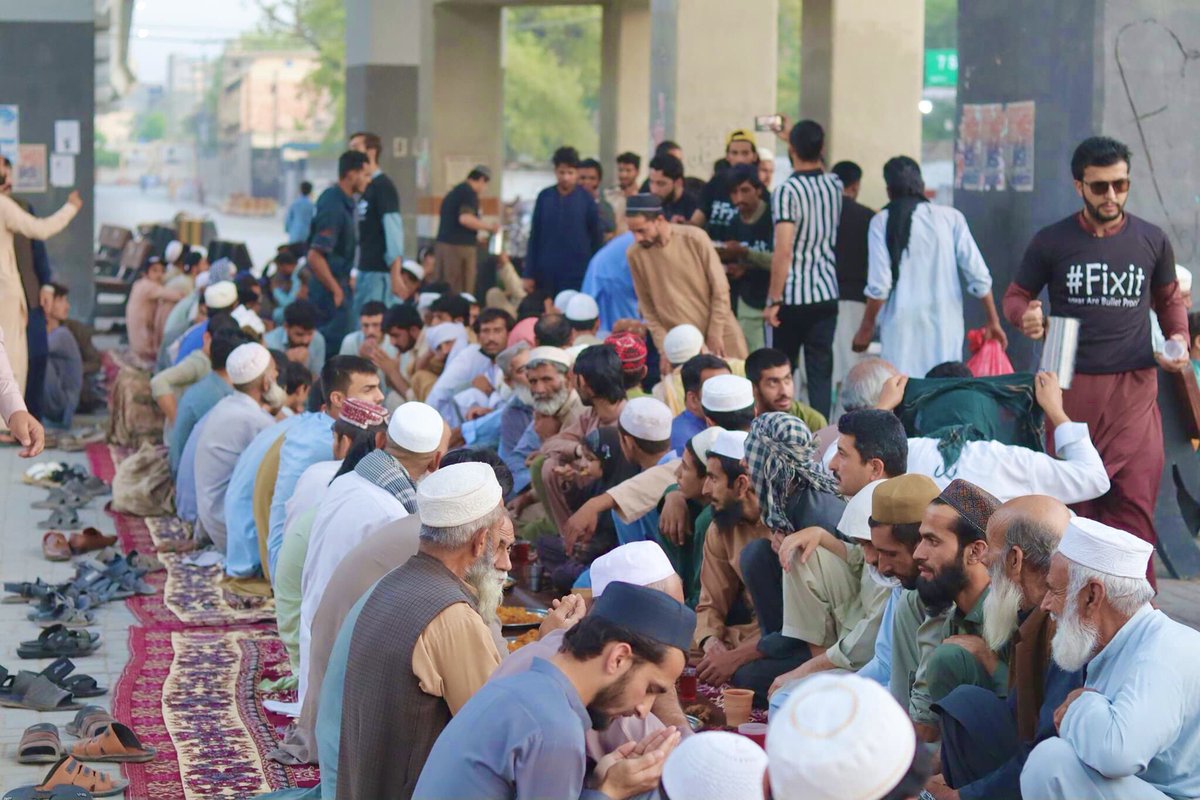 UsamaKhanMarwat's tweet photo. 2nd Aftari 2022

ALHUMDULILLAH 
Fixit KP/Peshawar arrange another public Dastarkhwan at Saddar, Peshawar.
JAZAKALLAH to everyone who help in this cause to our volunteers and donors.

#Fixit #ramazandastarkhwan #Aftari #poorpeople #FixitPeshawar https://t.co/QXIRXZRFWz