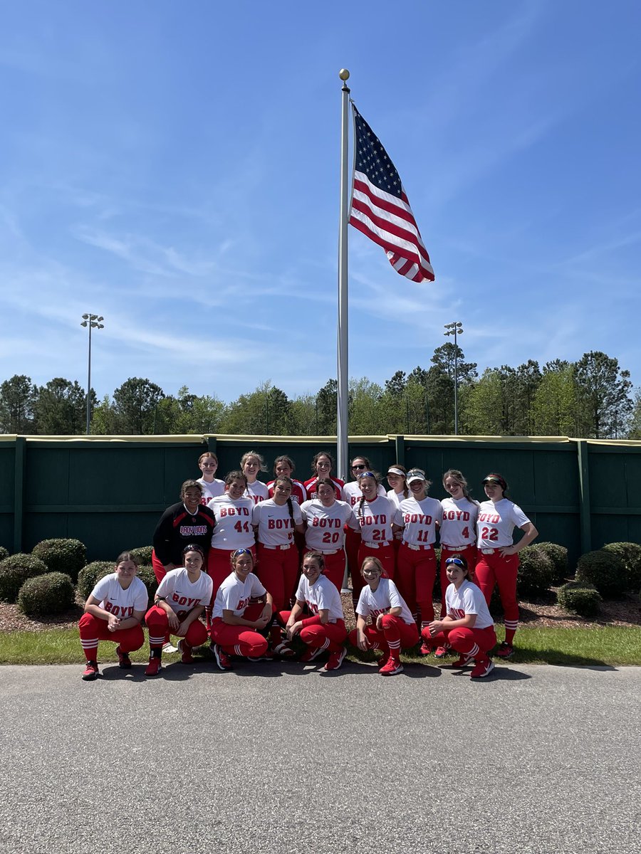 GeoffStewart2's tweet photo. @BoydCountyHigh @BoydCoSuper @zklemmeADI @BOYD_athletics On behalf of the Boyd county lady lions 🦁 softball 🥎 team we would like to send our condolences n thoughts n prayers the the family of Jacob Moore. God speed!! https://t.co/nNDSFXGn7a