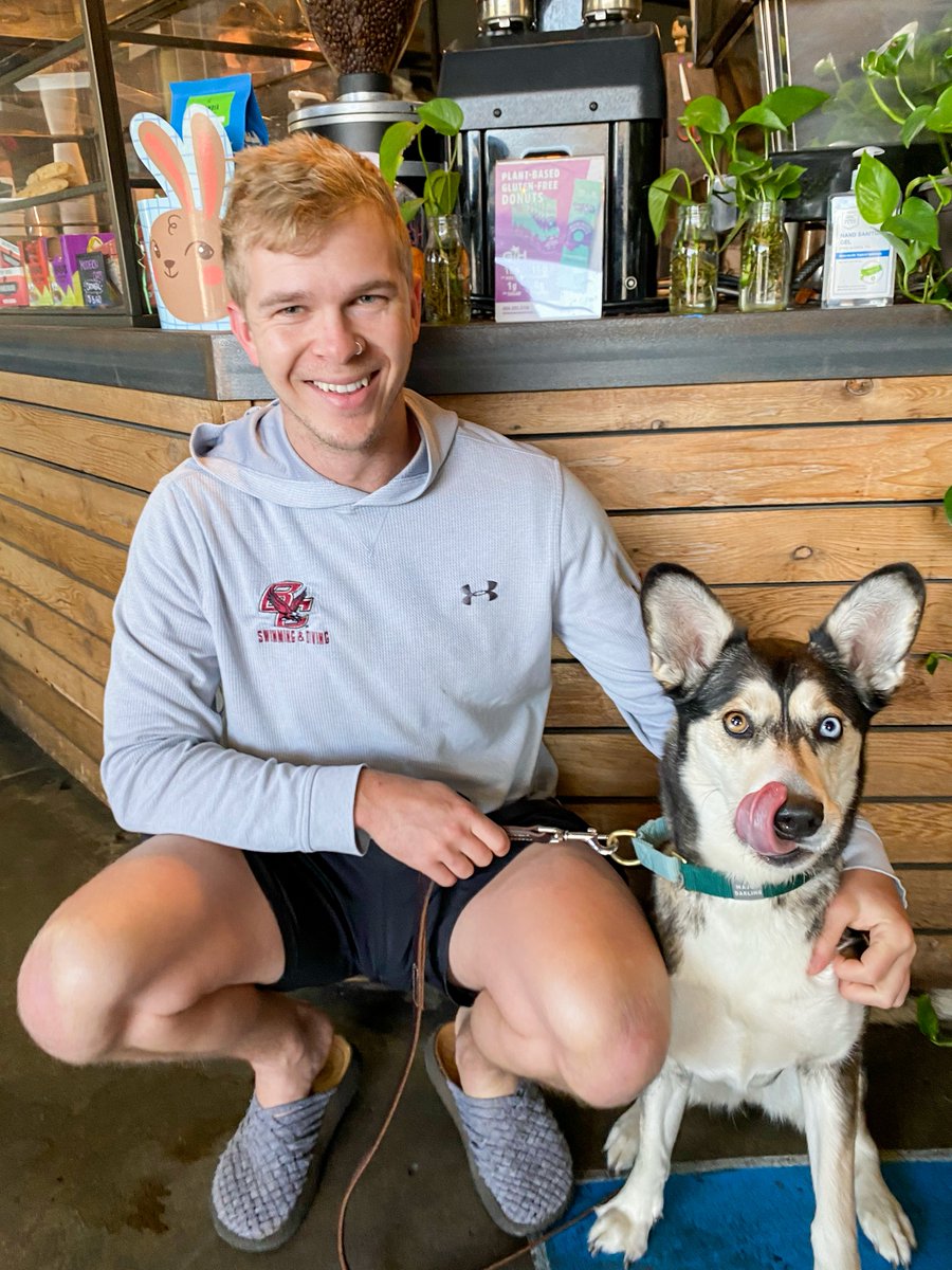 We love getting to meet everyone's doggos! 

Got a visit from Betsy the pup who has the most adorable big ears😊💙